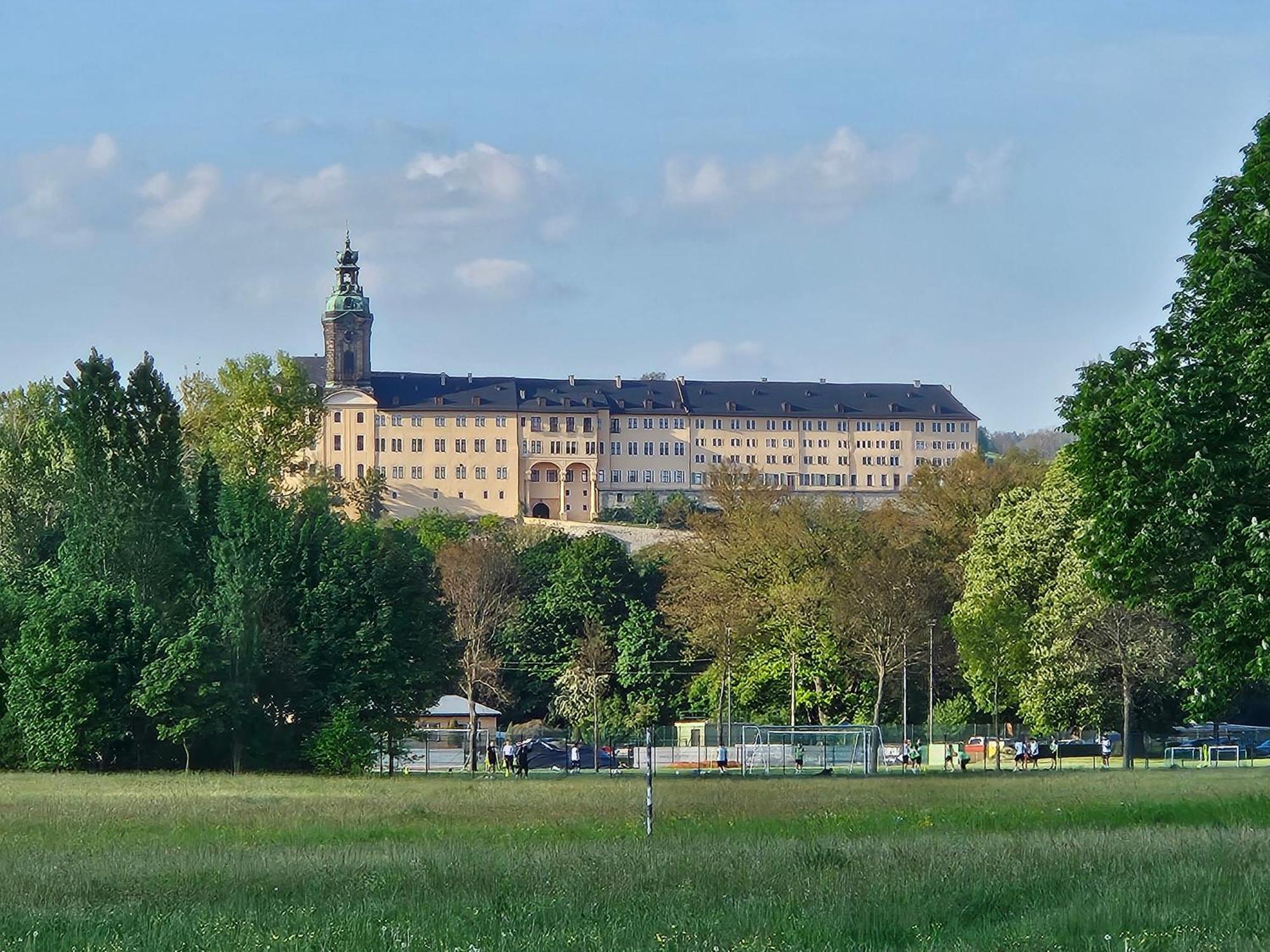 Apartments Am Saalebogen Mit Gartenterrasse & Grillkamin, Freie Parkplaetze Рудолщат Екстериор снимка